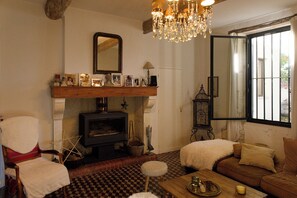 Télévision, cheminée