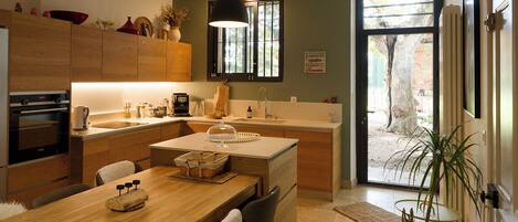 Fridge, microwave, oven, stovetop