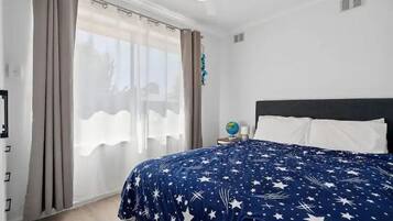 2 bedrooms, iron/ironing board, free WiFi, bed sheets