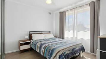 2 bedrooms, iron/ironing board, free WiFi, bed sheets