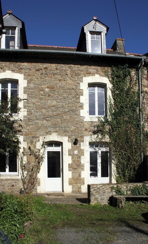 Exterior detail - Le Carrouge, a pretty Cancalaise house. Ideal place for a family vacation (Cancale)