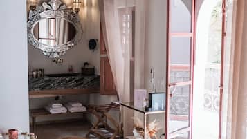 Habitación doble Deluxe | Caja de seguridad en la habitación, insonorización y wifi gratis