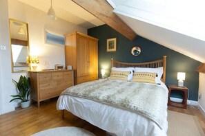 Iron/ironing board, travel cot, WiFi, bed sheets