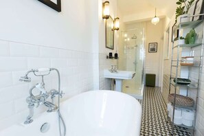 Dusj og hårføner