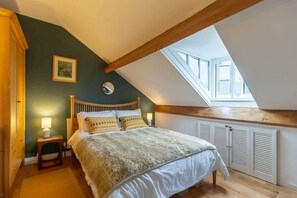3 bedrooms, iron/ironing board, travel cot, WiFi - Three Bed Cottage in the heart of the Peaks (Edale)