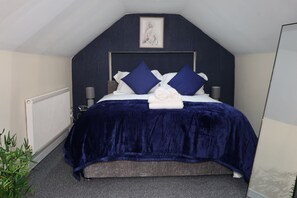 House | 5 bedrooms, iron/ironing board, free WiFi, bed sheets - Nottingham 5-br, Sleeps 11 w/ Garden & Parking (Nottingham)