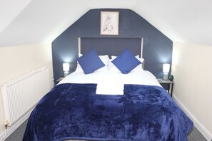 House | 5 bedrooms, iron/ironing board, free WiFi, bed sheets - Nottingham 5-br, Sleeps 11 w/ Garden & Parking (Nottingham)