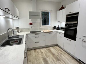 Frigorifero, microonde, forno, lavastoviglie