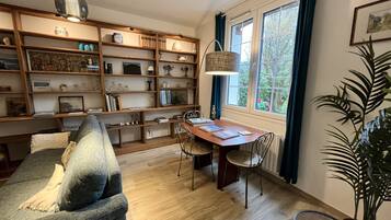 Televisie en een open haard