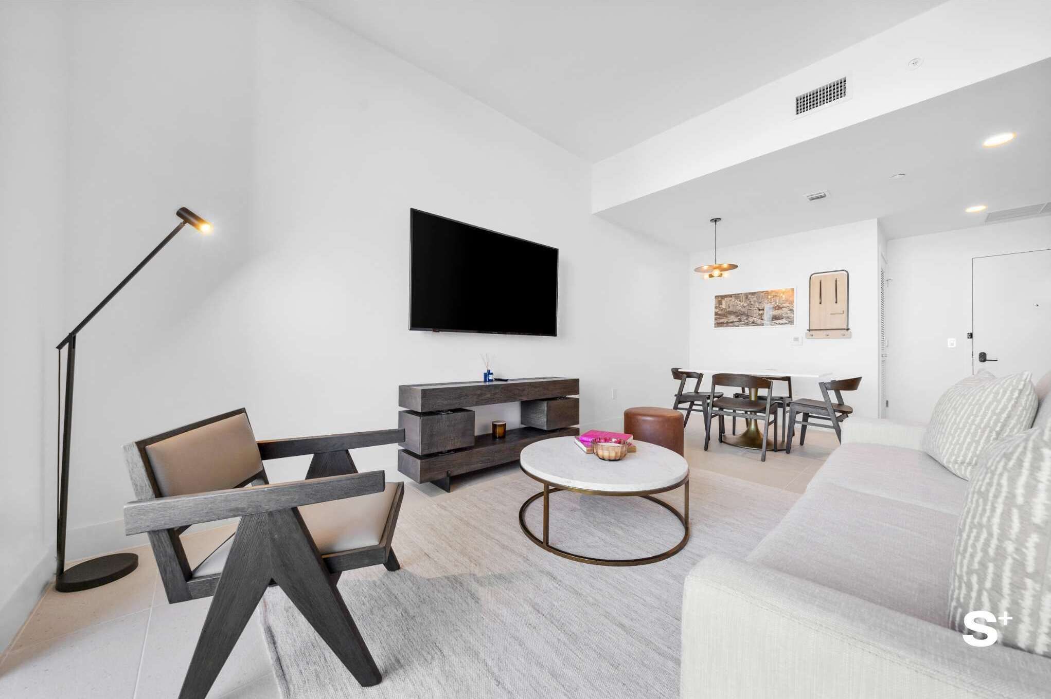 テレビ、書斎 / ワークスペース