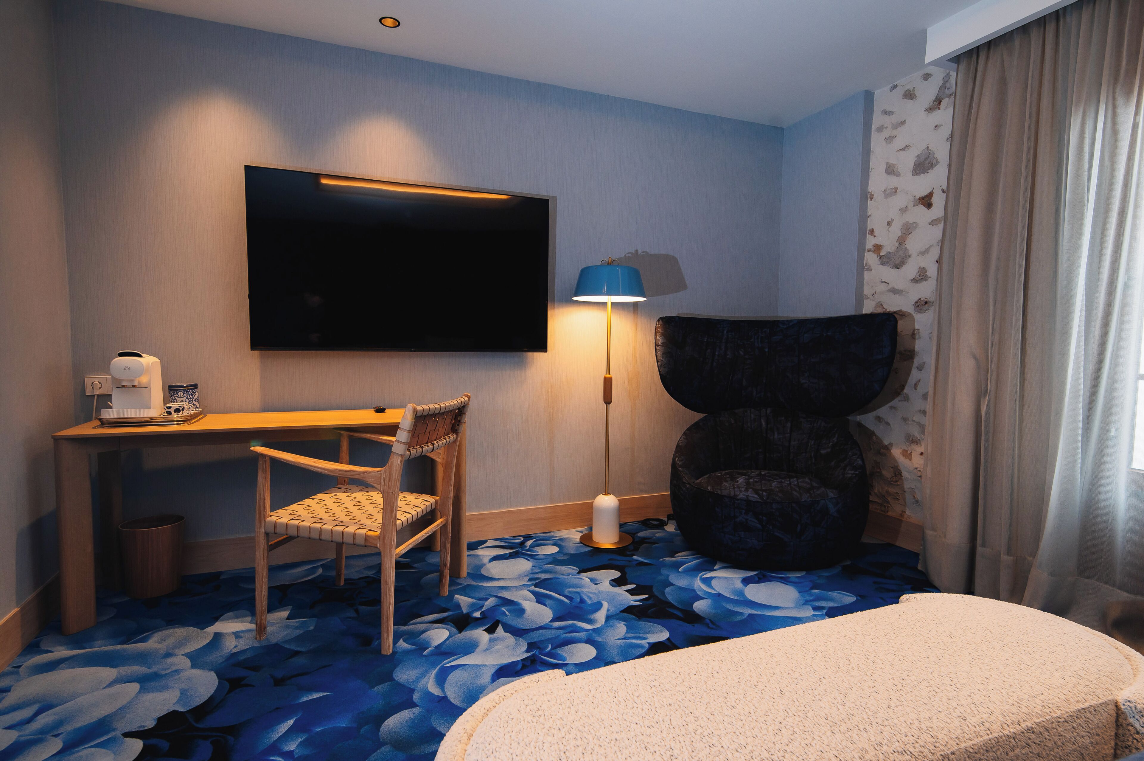 Minibar, in-room safe, soundproofing, free WiFi