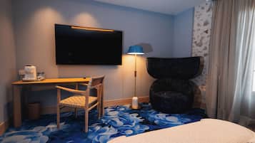 Minibar, in-room safe, soundproofing, free WiFi