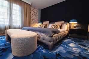 Minibar, in-room safe, desk, laptop workspace - Nomada House by SH Hoteles  (Denia)