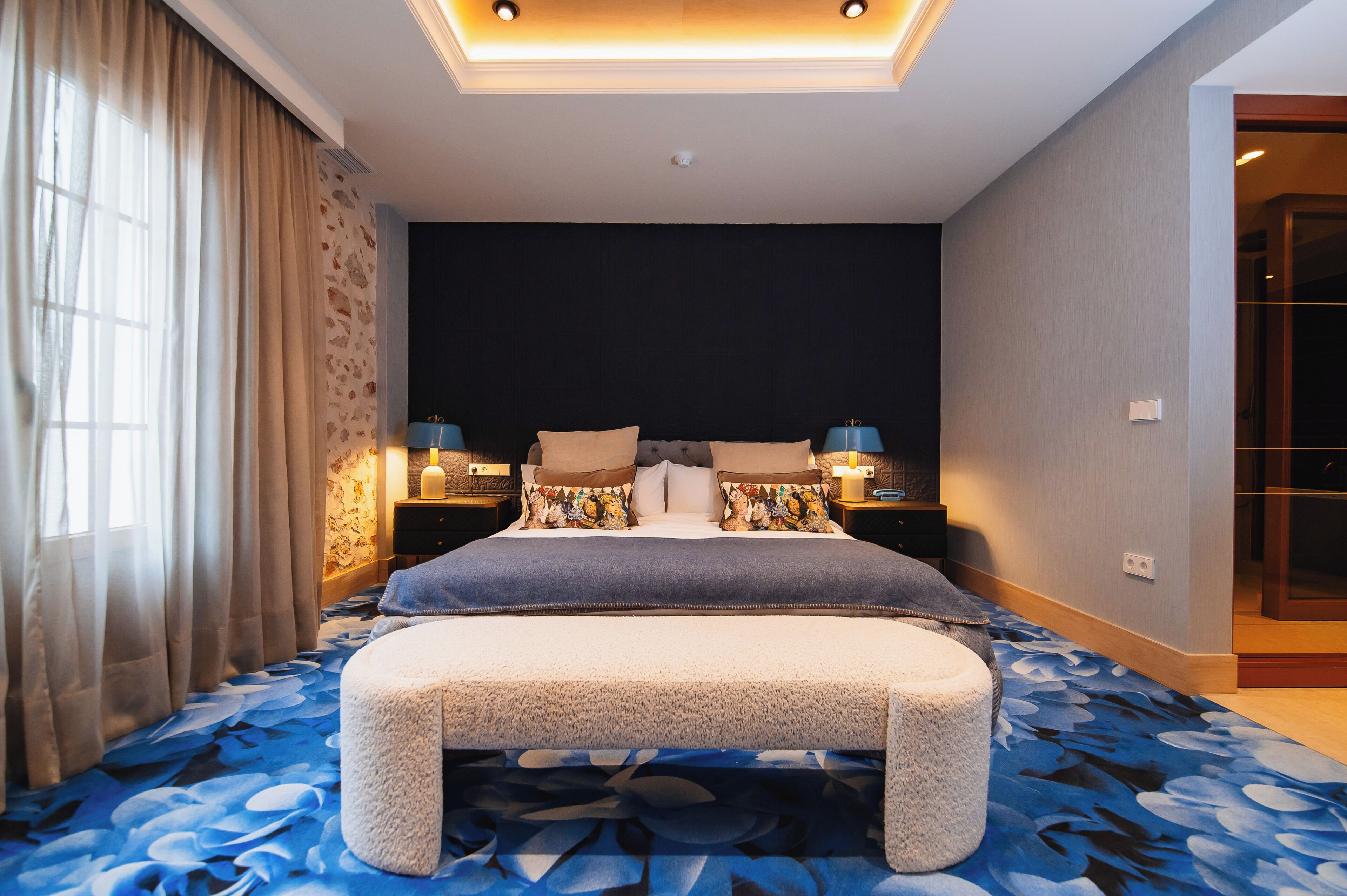 Minibar, in-room safe, soundproofing, free WiFi