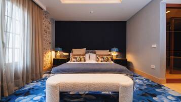 Minibar, in-room safe, soundproofing, free WiFi