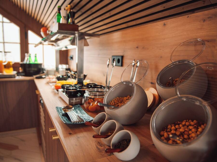 Desayuno buffet diario (EUR 20 por persona)