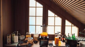 Päivittäinen buffetaamiainen (20 EUR per henkilö)