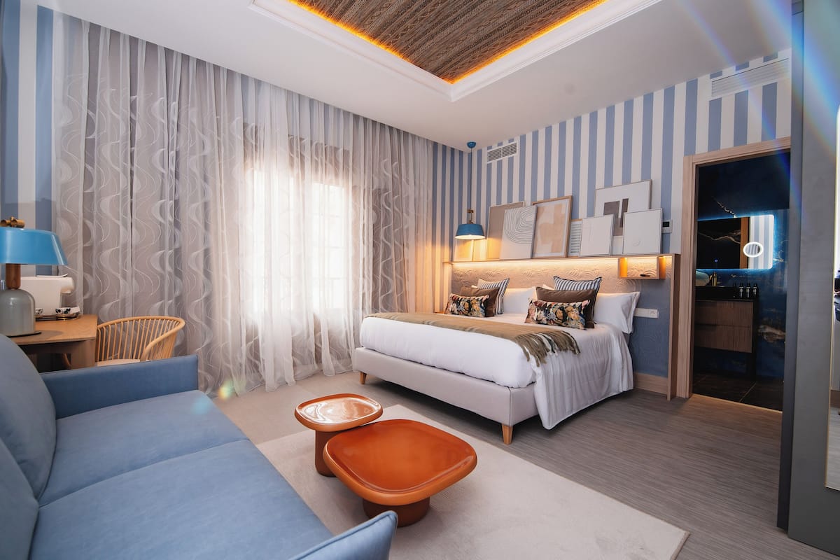 Minibar, in-room safe, soundproofing, free WiFi