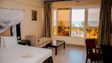 Deluxe-Doppel- oder -Zweibettzimmer, Balkon, Meerblick | Schreibtisch, laptopgeeigneter Arbeitsplatz, kostenloses WLAN