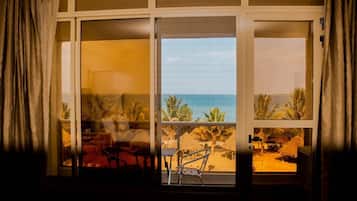 Deluxe-Doppel- oder -Zweibettzimmer, Balkon, Meerblick | Schreibtisch, laptopgeeigneter Arbeitsplatz, kostenloses WLAN