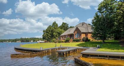 Lakeside Lane Retreat