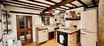 This charming 17th Century Grade II listed Cottage