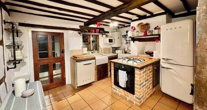 This charming 17th Century Grade II listed Cottage