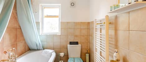 Haartrockner, HandtĂŒcher, Seife, Toilettenpapier