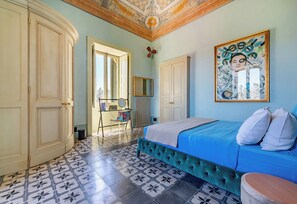 スタンダード ダブルルーム | セーフティボックス (室内)、遮光カーテン、アイロン / アイロン台、WiFi (無料)