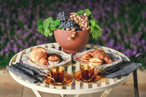 朝食 (ビュッフェ)、毎日提供 (無料)