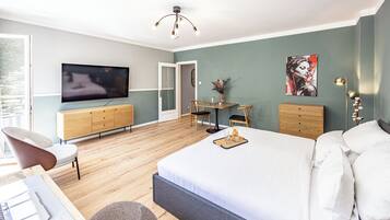 1 bedroom, desk, travel crib, free WiFi