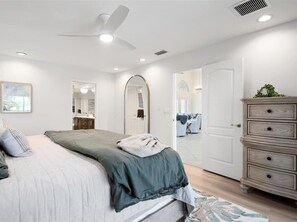 3 bedrooms, iron/ironing board, travel crib, free WiFi