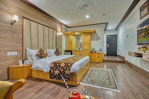 Premium bedding, minibar, in-room safe, desk - Hotel Baisaran Pahalgam (Anantnag)