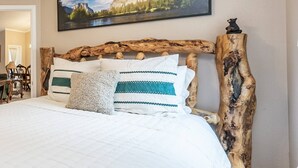 4 bedrooms, iron/ironing board, free WiFi, bed sheets - Eagle Retreat ~ Mountain Escape • New • With AC (Shaver Lake)