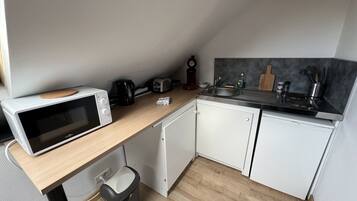 Fridge, microwave, coffee/tea maker, electric kettle