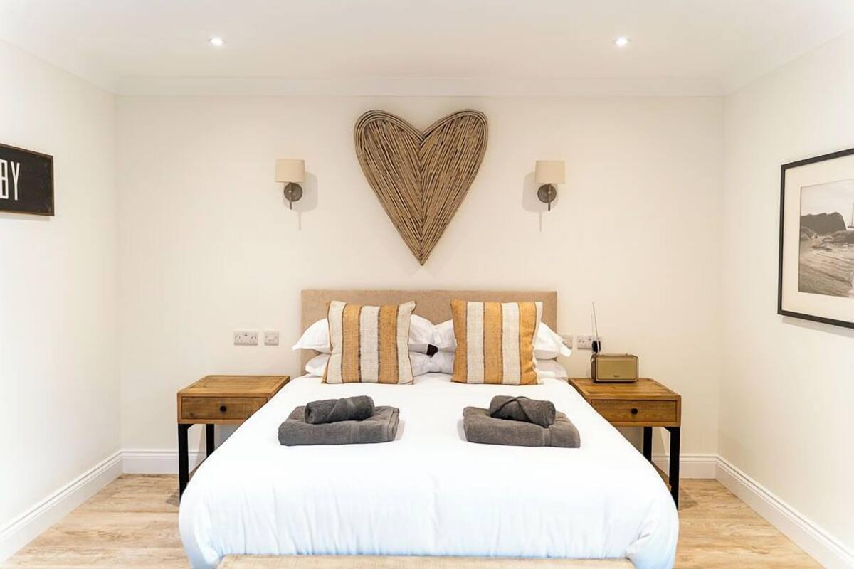 Cottage Superior, 1 giường cỡ king, sân hiên, quang cảnh vườn | 1 phòng ngủ, bộ đồ giường cao cấp 