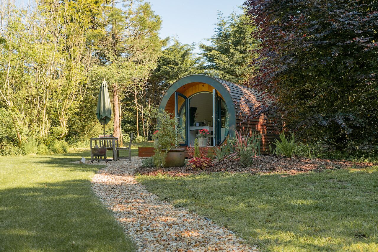 Design-Chalet, 1 Doppelbett, Kochnische, Gartenblick | 1 Schlafzimmer, hochwertige Bettwaren, individuell dekoriert