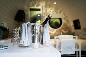 Design Chalet, 1 Double Bed, Kitchenette, Garden View | 1 bedroom, premium bedding, individually decorated