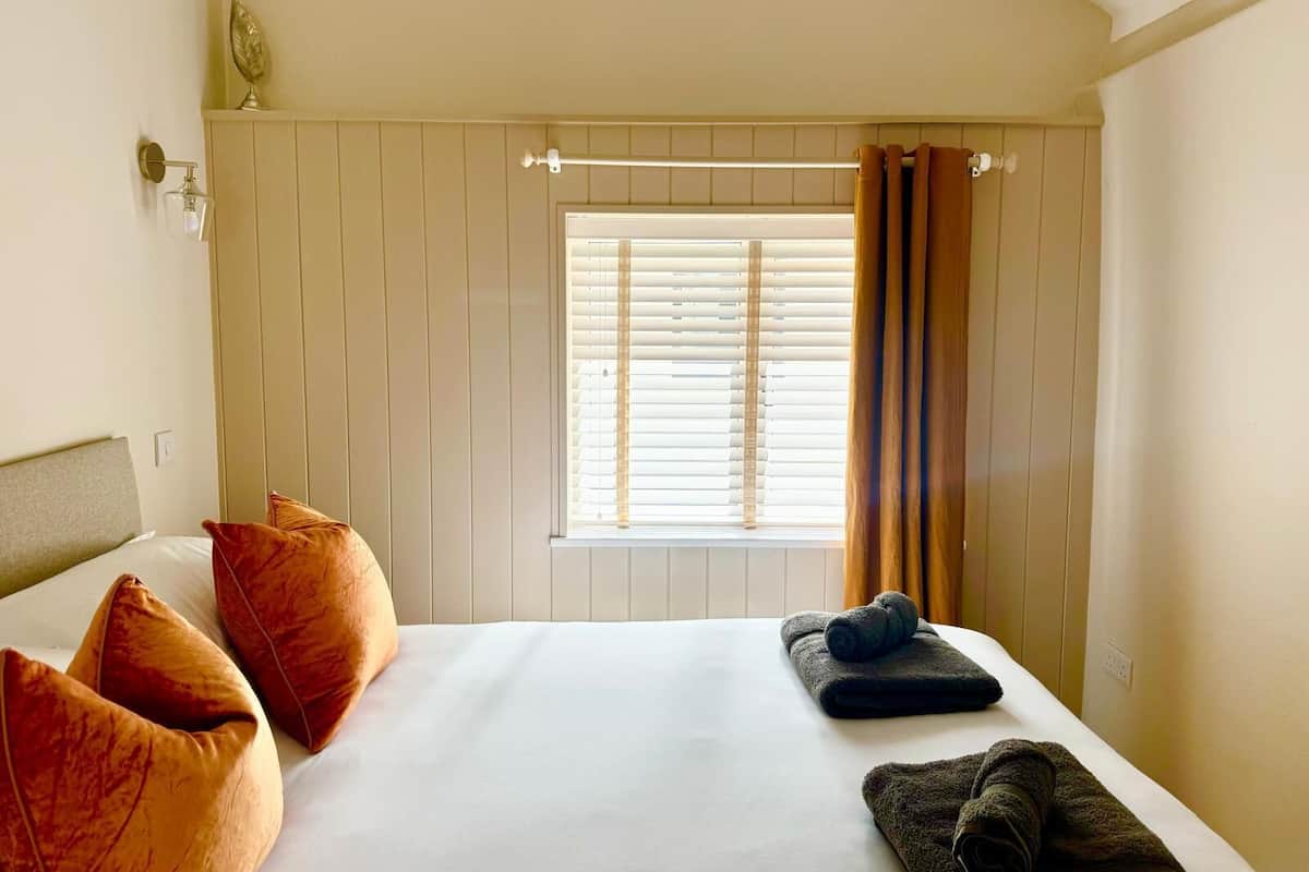 Signature Cottage, 1 King Bed, Patio, Garden View | 1 bedroom, premium bedding, individually decorated
