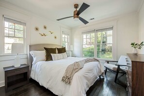 1 habitación, tabla de planchar con plancha, wifi y ropa de cama