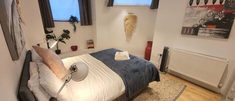 2 kamar tidur, setrika/meja setrika, dan Wi-Fi gratis