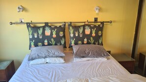 2 bedrooms, iron/ironing board, free WiFi, bed sheets