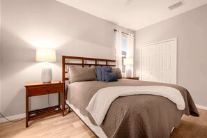 4 habitaciones, tabla de planchar con plancha, cuna de viaje y wifi 
