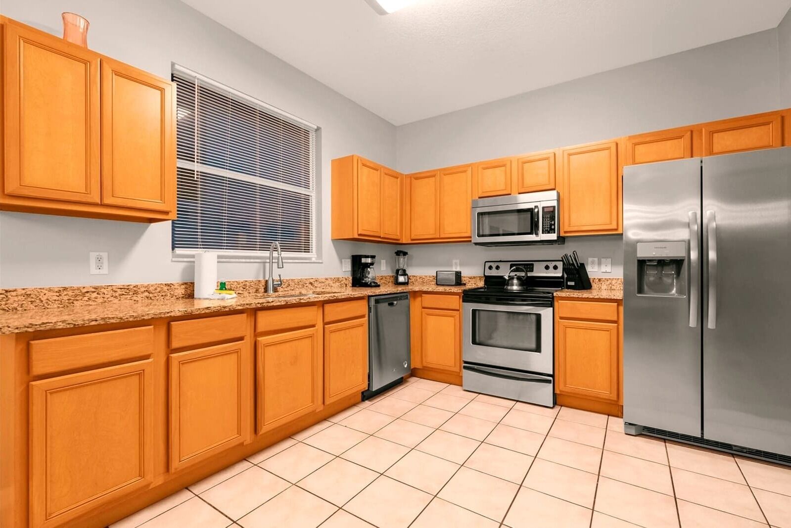 雪櫃、微波爐、焗爐、爐具