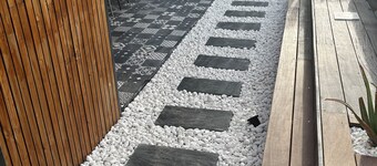 Spacious family home with swimming pool 