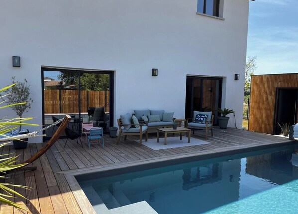 Pool - Spacious family home with swimming pool (Mios)