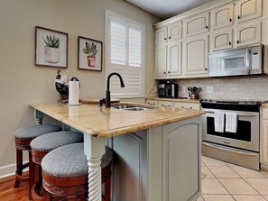 冷蔵庫、電子レンジ、オーブン、食器洗い機