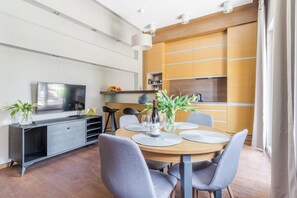 2 bedrooms, laptop workspace, iron/ironing board, free WiFi