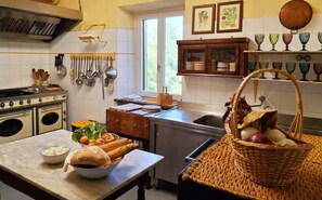 Mikrowelle, Ofen, Geschirrspüler, Toaster