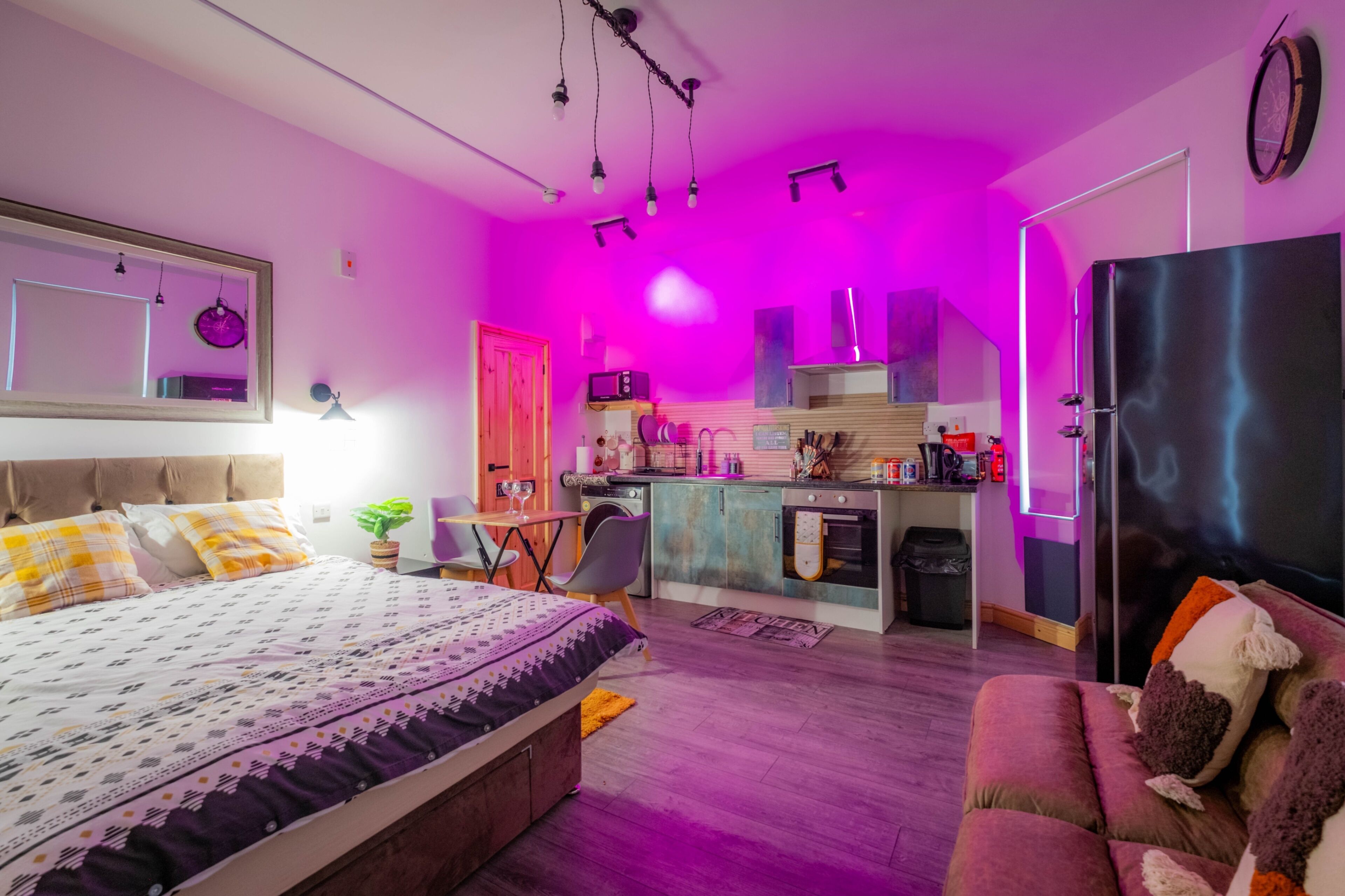 Iron/ironing board, free WiFi, bed sheets